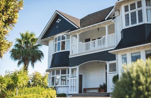 Gisborne Bed & Breakfast | Cedar House