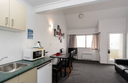 Alexandra Hotel | Centennial Court Hotel