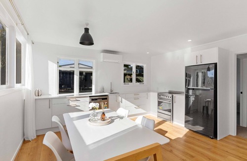 Whangamata House | Central Beach Bach in Whangamata – Close to Beach & Town!