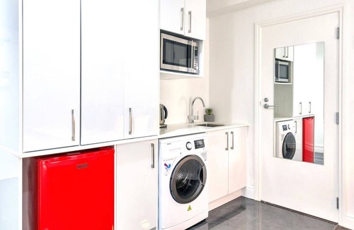 Auckland Central Business District Apartment | Central Cute Studio with Kitchenette, Pool and Gym