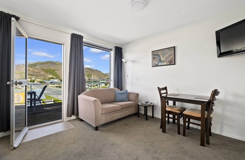 Lowburn Hotel | Central Gateway Motel