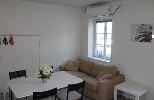 Abbekas Apartment | Central Ground Floor Flat Near Beach & Transit