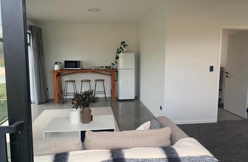 Waikato District House | Central One Bedroom Studio
