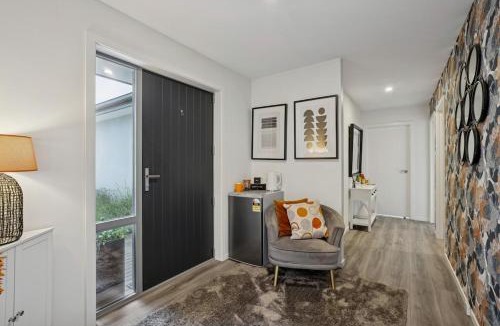 Lowburn Apartment | Central Otago Getaway - Modern 2-Bed
