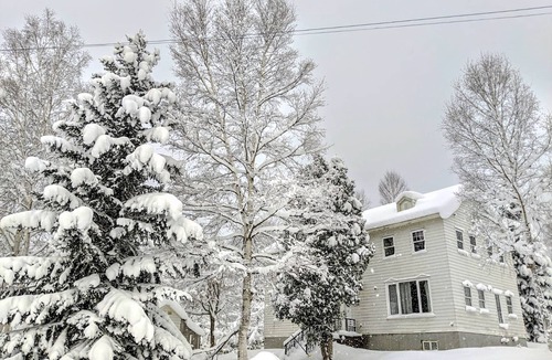 Niseko Ski Chalet | Chalet Banff