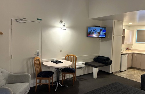 Balclutha Hotel | Charlies Motor Lodge