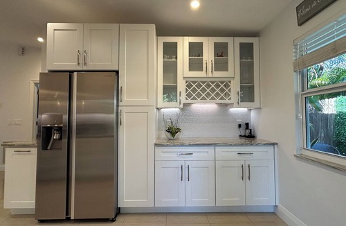 Deerfield Beach House | Charming 2-Bedroom House - Gorgeous Patio Garden- Pet friendly