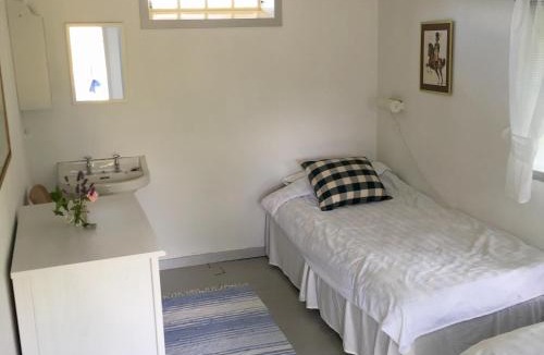 Katthammarsvik Ski Chalet | Charming Countryside Cottage at Katthamra Gård