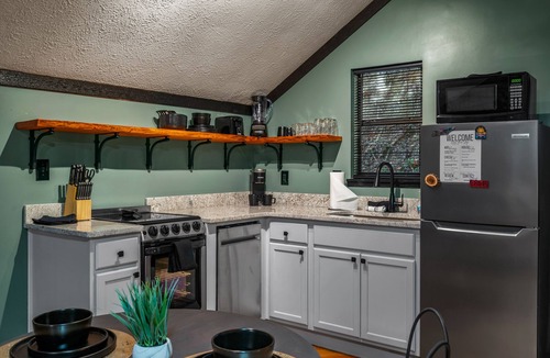 Sevierville Cabin | Charming Cozy Studio Cabin for 2-Hot Tub-Pets