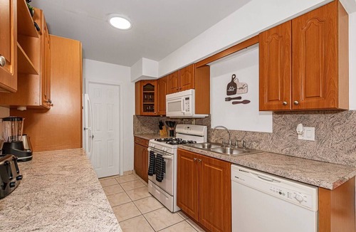 Hallandale Beach House | Charming home 12min to the Beach