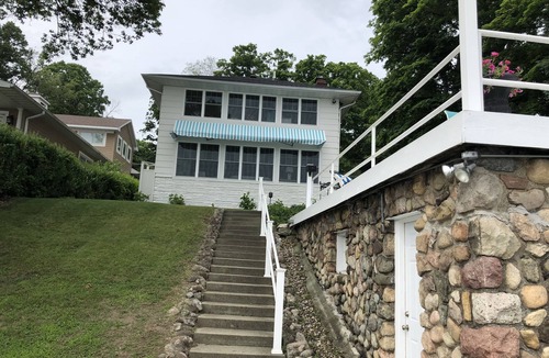 Cassopolis Cottage | Charming lakefront cottage with beautiful sunsets! 5 bedrooms, new master bath
