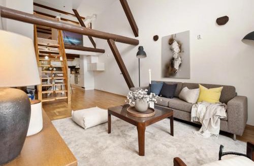 Trondheim City Centre Apartment | Charming Loft, High Ceiling !Modern & Central, Free private Parking 7 min walking !