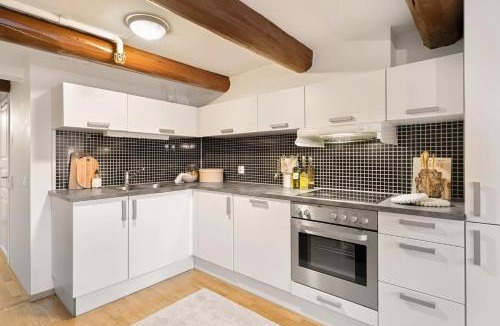 Trondheim City Centre Apartment | Charming Loft, High Ceiling !Modern & Central, Free private Parking 7 min walking !