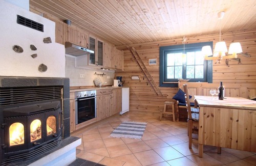 Galabodarna House | Charming modern log cabin with fireplace
