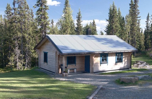 Galabodarna House | Charming modern log cabin with fireplace