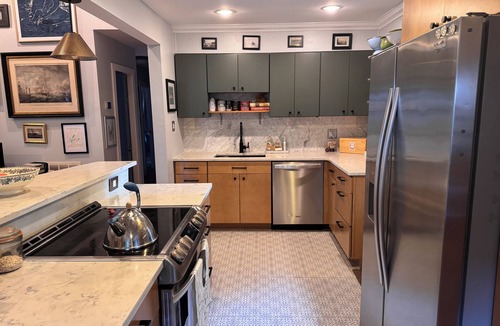 Old Village House | Charming Quiet Old Village Mount Pleasant-minutes from the Beach and Downtown!