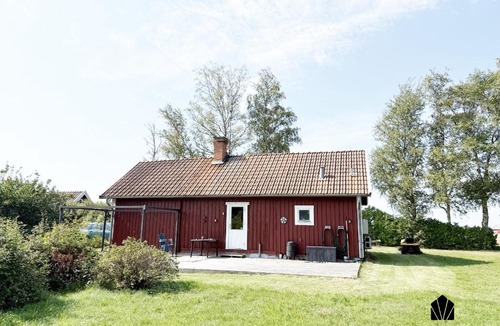 Vaderstad House | Charming red cottage in Vaderstad SE10024