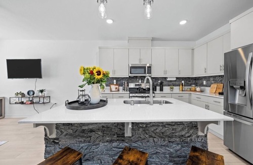 Fallbrook House | Charming townhome with WiFi, AC, Pool and Community Center in Peaceful Fallbrook