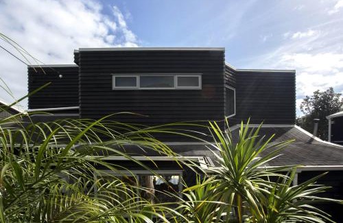 Oakura Villa | Chester Cottage Beachfront - direct ocean access