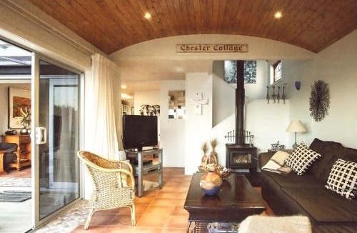 Oakura Villa | Chester Cottage Beachfront - direct ocean access