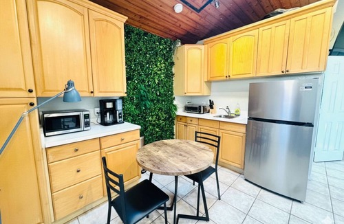 La Jolla Apartment | Chic & Spacious Studio by the Beach Prime La Jolla Spot Sleeps 4!