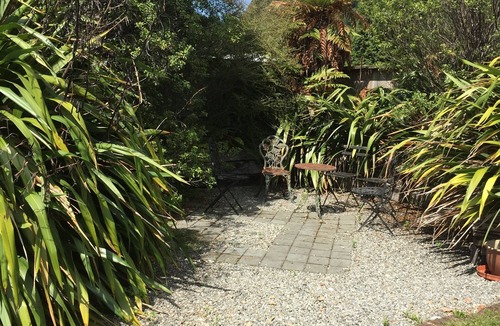 Reefton House | Classic 4 bed 3 bath Villa. Family/pet/group friendly. Fireplace lounge/wifi.