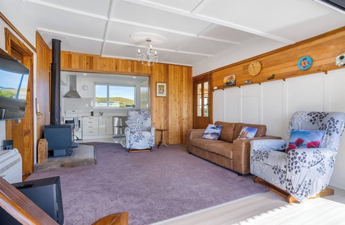 Riverton Cottage | Coastal Cottage in Riverton Rocks