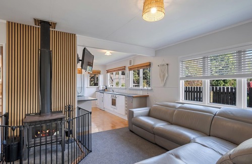 Waitarere Beach House | CocoLoco - Waitarere Beach Holiday Home