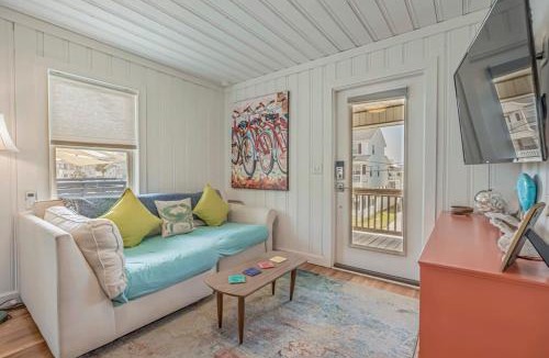 Cherry Grove Beach House | Coconut Flats Duplex- Upstairs-