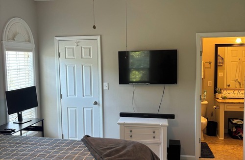 Vaught Condo | Come Relax at the Pool and Explore Myrtle Beach!