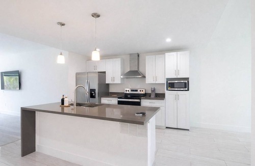 Hallandale Beach Apartment | Comfortable 3BR 4 Beds Parking Included