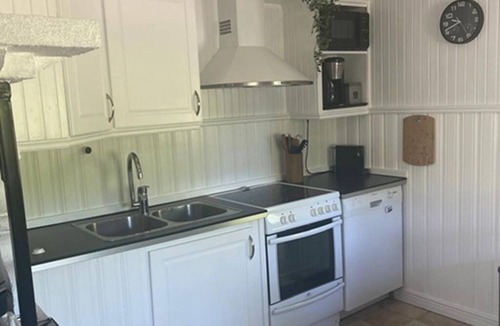 Syssleback House | Comfortable vacation home for 8 p in wooded and quiet Värmland (dog welcome)