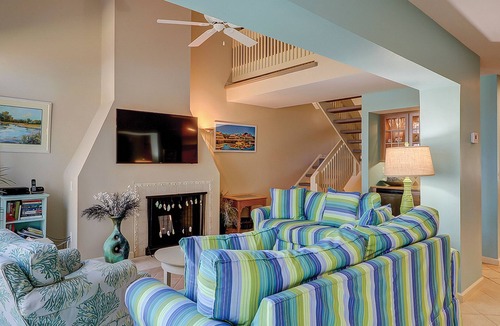 South Beach Condo | Condo steps away from beach with pool & view of Calibogue Sound