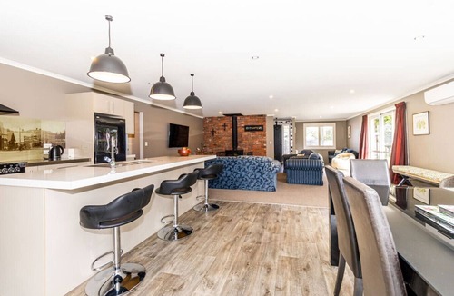 Methven House | Contemporary Methven Abode | Central Location