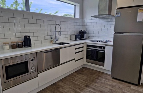 Dunedin City Centre Apartment | Convenient Stopover, Free Parking
