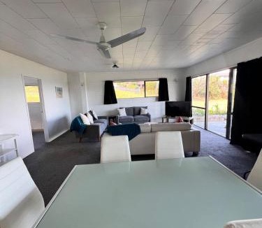 Coopers Beach House | Coopers Haven- Beachfront House