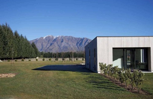 Speargrass Flat Ski Chalet | Coronet View Chalet S
