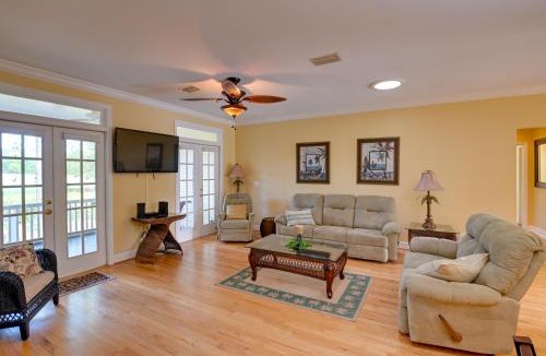 Murrells Inlet House | Cottage w/Deck & Pool Access ~ 6 Mi to Beach