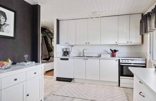 Bergshamra House | Cozy Forest Hideaway with Hot Tub