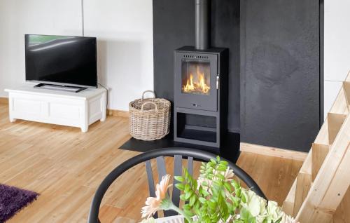 Ormaryd House | Cozy Home In Ormaryd With House Sea View