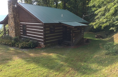 Sylva Cabin | Cozy Log Cabin! 3600' Elevation! Spectacular mountain view!