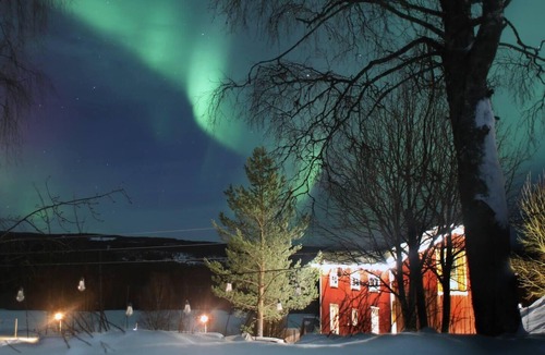 Ramsele Cottage | Cozy stuga with mountain & northern lights view
