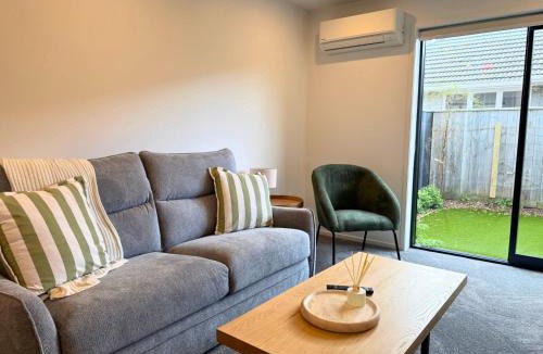 Lower Hutt House | Cozy Wellington Retreat with Outdoor Space