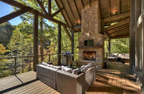 Cashes Valley House | Creekside Bend