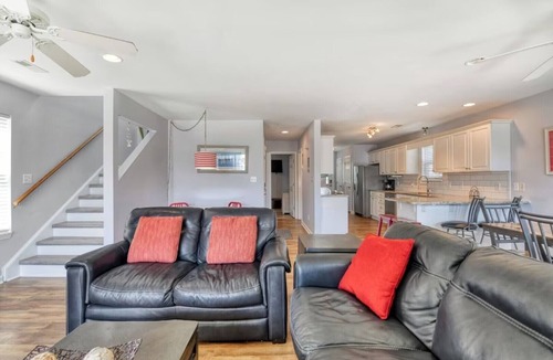 Surfside Beach House | Crystal Blue Persuasion - Renovated 4 Bdr Second Row Beach House, Private Pool