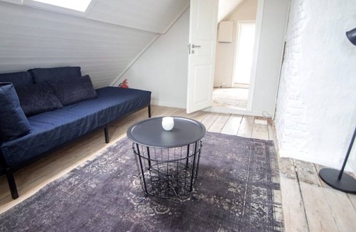 Stavanger House | Den Gule Døren