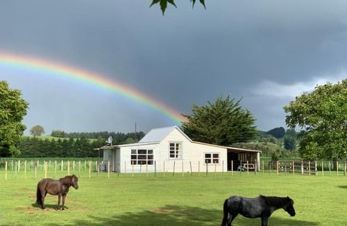 Ohingaiti House | Destination Cliff Top - Cottage and Homestead