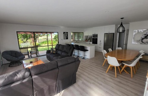 Whakatu House | Dewdrop Cottage