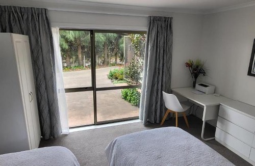 Whakatu House | Dewdrop Cottage