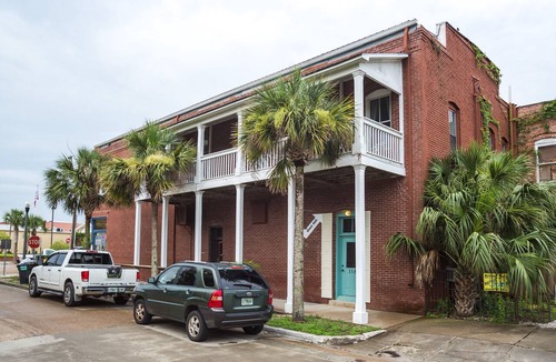 Historic Downtown Apalachicola Apartment | Downtown Charm! All the shops, restaurants & water activities out your doorstep